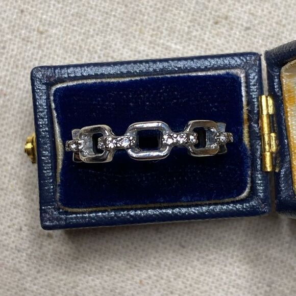 💛 Silver Tone Rhinestone Cable Ring - Picture 3 of 6